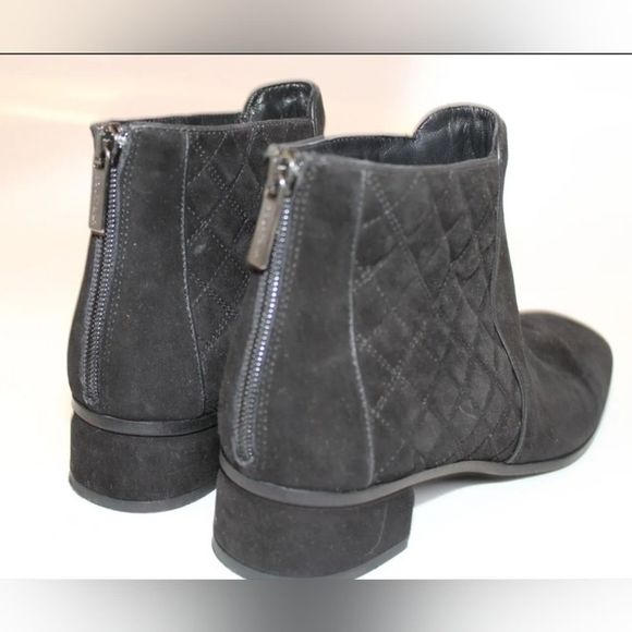 Aquatalia by Marvin K. 8.5 Suede Back Zip Chelsea Flat Ankle Boots - Picture 13 of 16